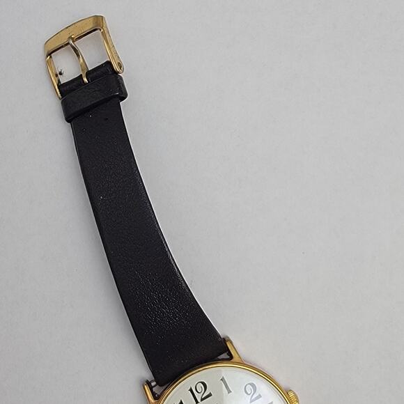 Vintage Watches Timex Quartz Gold Case Watch with Bold Dial & Leather Band - Picture 6 of 10